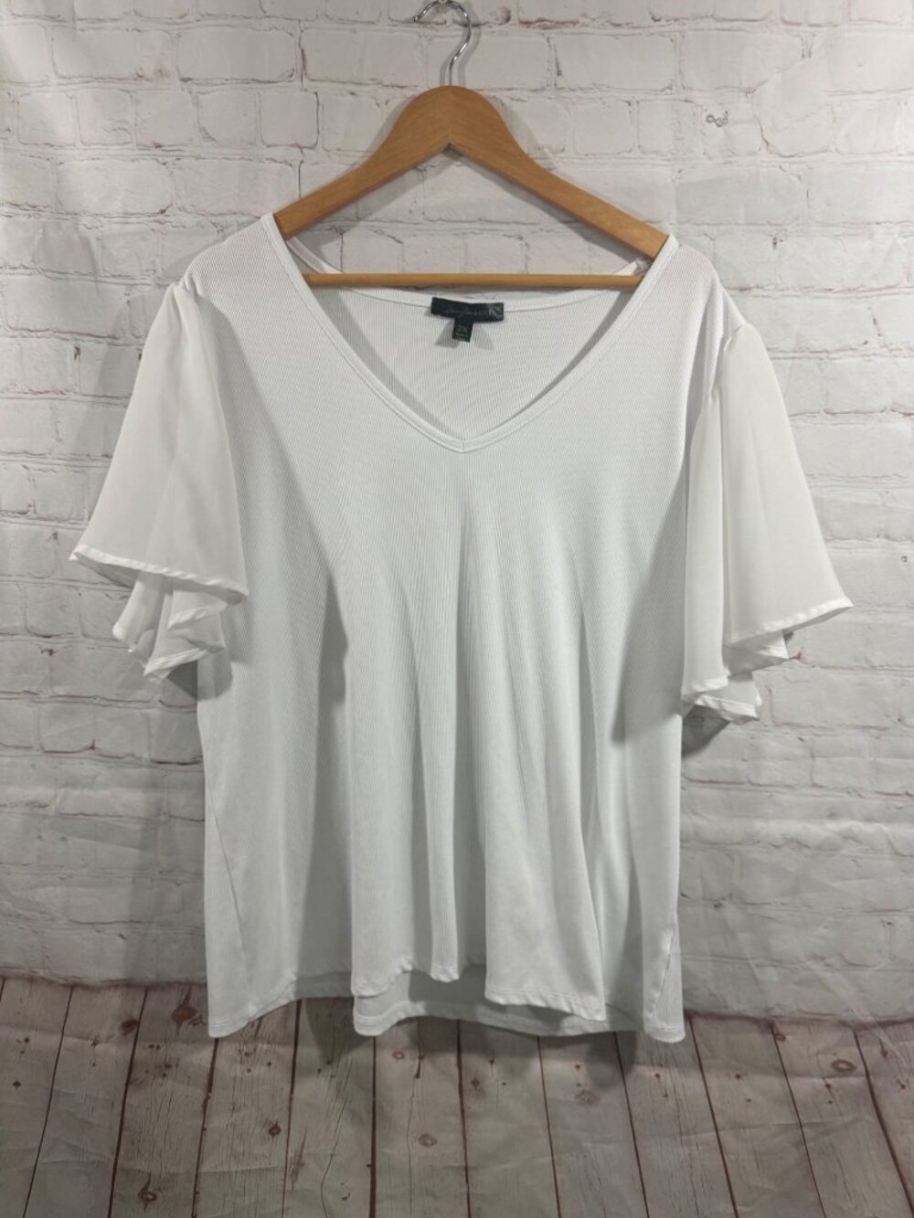 Lexington Avenue White Flutter Sleeve Top Womens Size 2X V-Neck (READ)